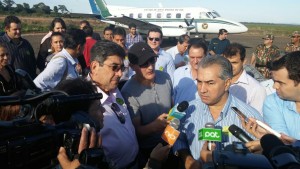 Governador em coletiva de imprensa durante agenda em Miranda. (Foto: Chico Ribeiro)