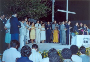 Missa-na-Praça-da-República-Pça-do-Rádio-01-01-1979-na-Implantação-de-MS-rezada-pelo-Dom-Antonio-Barbosa-e-pastores-evangélicos-presentes