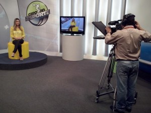 Apresentado por Eva Regina, Giro do Esporte também tem a marca da interatividade. (Foto: TVE Cultura/Arquivo)