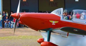 Piloto ao longo de três governos, o comandante Tito Lívio se especializou em acrobacias. (Foto: Maurício Borges)