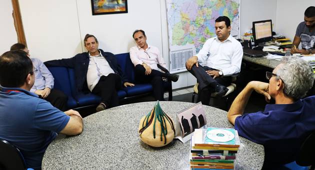 Em reunião, confirmou-se chegada de equipamentos com tempo de sobra para instalação e início de operações do sinal digital. (Foto: Daniela Lima)