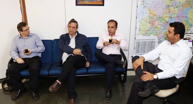 Koscianski, Bosco Martins, Adilson Sanches e o procurador jurídico da TVE, Danilo Magalhães, em debate sobre detalhes para chegada de transmissores digitais. (Foto: Daniela Lima)