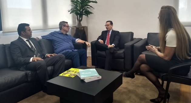 Reunião renovou convênio entre Fertel e MPMS por mais 12 meses, visando a veiculação de programa. (Foto: Humberto Marques)