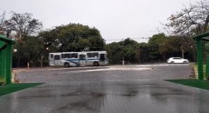 Campo Grande amanheceu sob chuva nesta quarta-feira; tempo deve permanecer fechado no restante do dia. (Foto: Humberto Marques)
