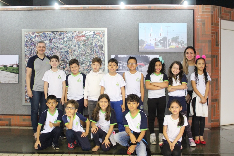 Alunos do 3º Ano do Ensino Fundamental da Escola Oswaldo Tognini visitaram na manhã desta sexta-feira (14) a sede da Fertel. (Foto: Pedro Amaral)