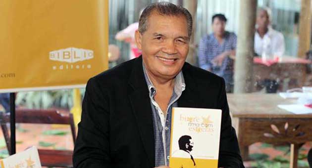 "Bugre rima com estrela" é o primeiro livro de poemas assinado por Edson Moraes. (Foto: Divulgação)