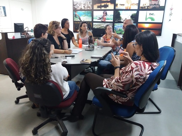 Equipe do Jornalismo da TVE Cultura em reunião que discutiu detalhes do Panorama MS. (Foto: Divulgação)