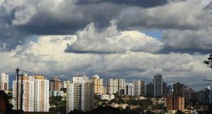 Cemtec e Inmet alertam para aumento da nebulosidade e possibilidade de pancadas de chuva com trovoadas até sábado (29) no Estado. (Foto: Edemir Rodrigues/Subcom)