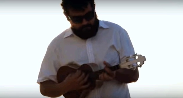 "Coisa de Brasileiro", clipe de Vinil Moraes, é um dos destaques do Spoiler. (Foto: Reprodução)_