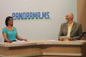 Luana Rodrigues e o Professor Carlão comandam o Panorama MS, que estreia às 12h desta terça-feira na TVE Cultura. (Foto: Pedro Amaral)