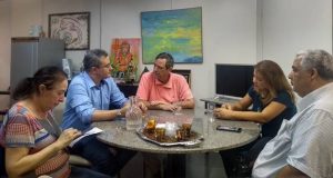 Girão e Bosco Martins discutiram, durante reunião na Fertel, detalhes de parceria para divulgação de seminário e encontro do Conaci. (Foto: Humberto Marques)