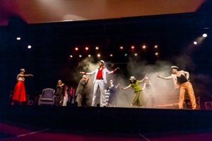 Fulano di Tal celebra seus 15 anos em 2018 com o espetáculo Ópera do Malandro, encenado quinta e sábado no Teatro Prosa. (Foto: Vaca Azul/Divulgação)