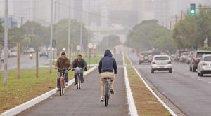 Campo Grande enfrentou temperaturas mais baixas nesta segunda-feira (19) com avanço de frente fria. (Foto: Defesa Civil/Divulgação)