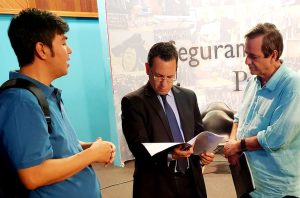 Procurador-geral de Justiça Paulo Passos (ao centro) avalia a possibilidade de ampliar cooperação com a Fertel. (Foto: Pedro Amaral)