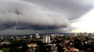 Dia promete ser de calor, com céu parcialmente nublado e chuvas à tarde em Campo Grande. (Foto: Subcom/Arquivo)