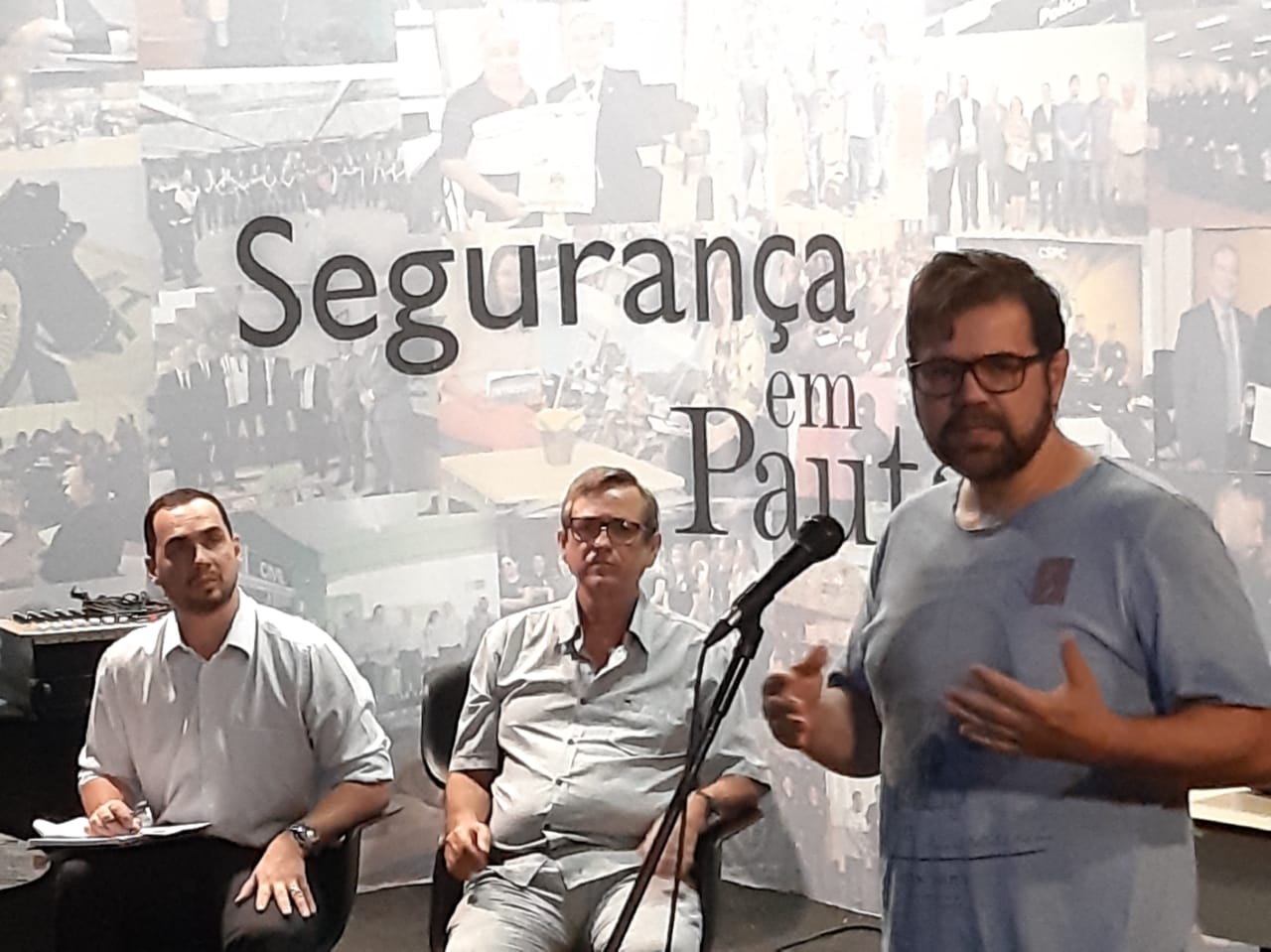 Carlos Dihl, com Luiz Otávio e Bosco ao fundo: responsabilidade dos servidores. (Foto: Humberto Marques)