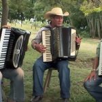 Dominguinhos, Dino Rocha e Elias Filho, em trecho de "O Milagre de Santa Luzia". (Foto: Reprodução)