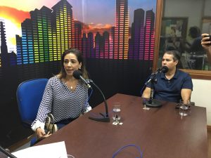 Neca e Fernando Bumlai falaram à Educativa 104.7 FM sobre o início das aulas em nova faculdade da Capital. (Foto: Rose Rodrigues)