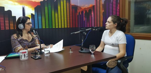 Veterinária Amanda Coelho (à direita) falou ao Bom Dia Campo Grande sobre campanha que visa a ajudar o Hemosul e o CHV. (Foto: Pedro Amaral/Fertel)