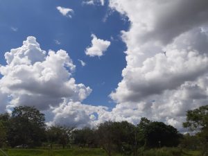 Sexta-feira pode ter chuvas isoladas pelo Estado, mas tendência é de calor de até 37ºC e baixa umidade do ar na maioria das regiões. (Foto: Humberto Marques)