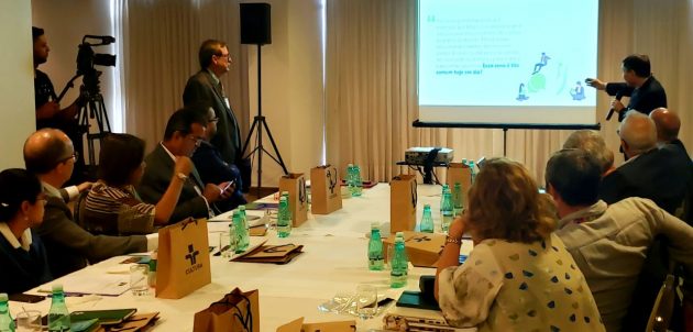 Sérgio Kobayashi (à direita), em apresentação durante reunião do Fórum: secretário-geral vai comandar o Ibepec. (Foto: Divulgação)