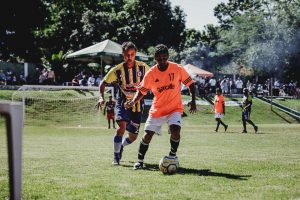 Lance da final da Sênior na 1ª Copa Estoril/TVE Cultura de Futebol Suíço. (Foto: Divulgação)