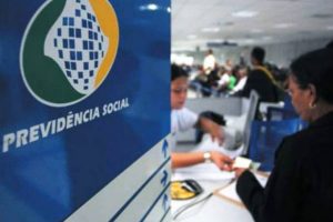 Trabalhador doméstico deve reunir documentação, como CAT preenchida pelo patrão e exames, para pleitear o auxílio em caso de afastamento. (Foto: Agência Brasil/Arquivo)