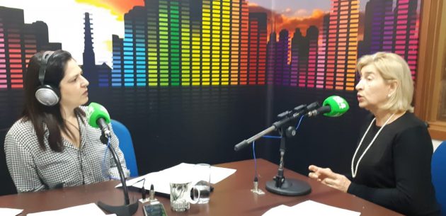 Diretora-presidente da Agehab, Maria do Carmo Avesani Lopez (à direita) explicou como será o processo de seleção das 602 famílias contempladas com os novos apartamentos. (Foto: Iasmin Biolo/Fertel)