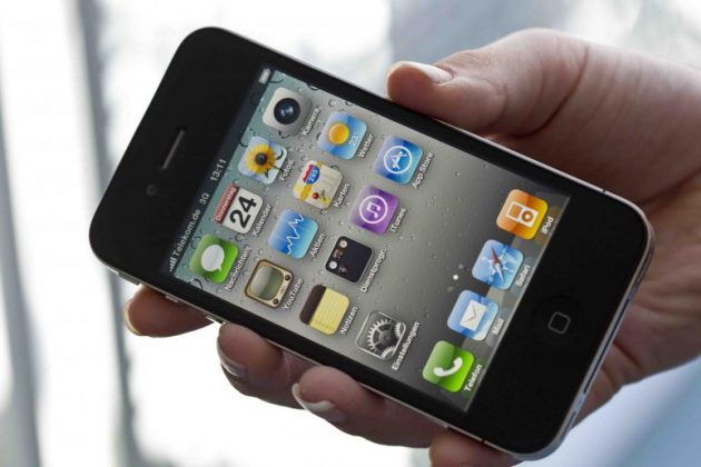 Aparelhos mais obsoletos, como o iPhone 4, não poderão mais contar com o WhatsApp. (Foto: Reprodução)