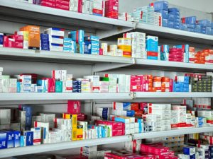 Farmácias e drogarias são obrigadas a trocar o medicamento vendido com a data de validade expirada, independentemente da conservação da embalagem. (Foto: Procon-MS/Divulgação)