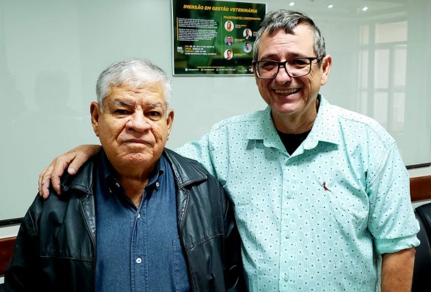 Pereira Guedes (Amambai FM) e Bosco Martins, durante evento da AER-MS. (Foto: Humberto Marques)