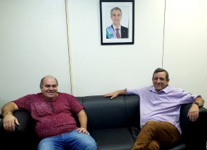 Marcos Roker e Bosco Martins, em reunião que tratou do retorno do Música Pra Ver à TVE Cultura. (Foto: Iasmin Biolo/Fertel)