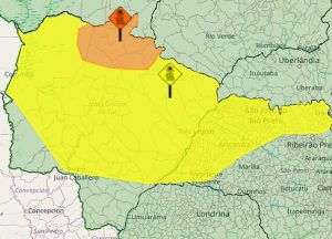 Meteorologia adverte sobre queda na qualidade do ar no Estado; em amarelo, umidade baixa a até 20% e, em laranja, pode chegar a 12%. (Imagem: Inmet/Reprodução)