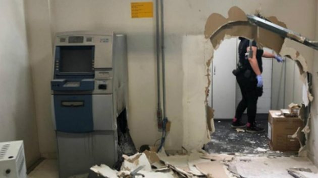 Bandidos invadiram emissora para roubar caixas eletrônicos. (Foto: PCSP/Divulgação)