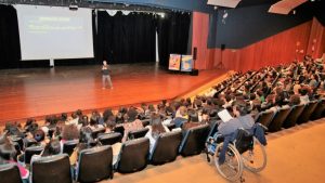 Aulão para o Enem realizado em agosto no Centro de Convenções Rubens Gil de Camillo pela Semju; intensivão de Redação será oferecido neste sábado (2) na Uniderp. (Foto: PMCG/Divulgação)