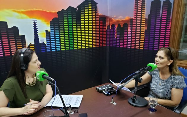 Érika Costa (à direita) concedeu entrevista ao Bom Dia Campo Grande na qual abordou a importância do professor. (Foto: Iasmin Biolo/Fertel)