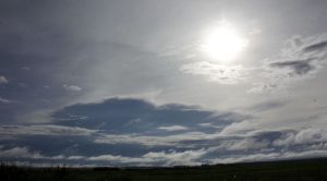 Estado ainda deve registrar pancadas de chuva ao longo da segunda-feira, mas tendência é de céu permanecer entre nublado e parcialmente nublado. (Foto: Subcom)