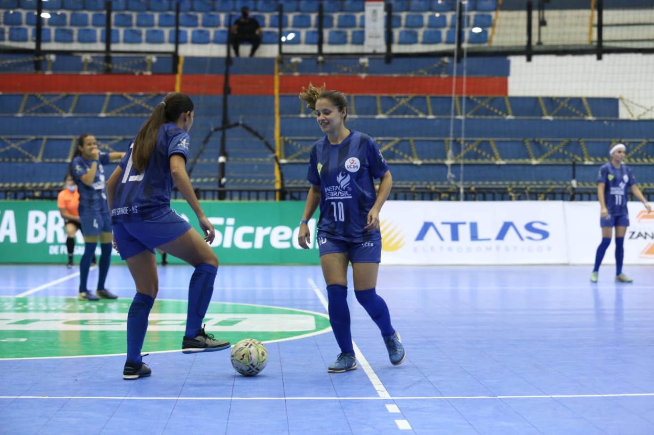 Melhor time de futsal feminino do mundo em 2019 se adéqua à