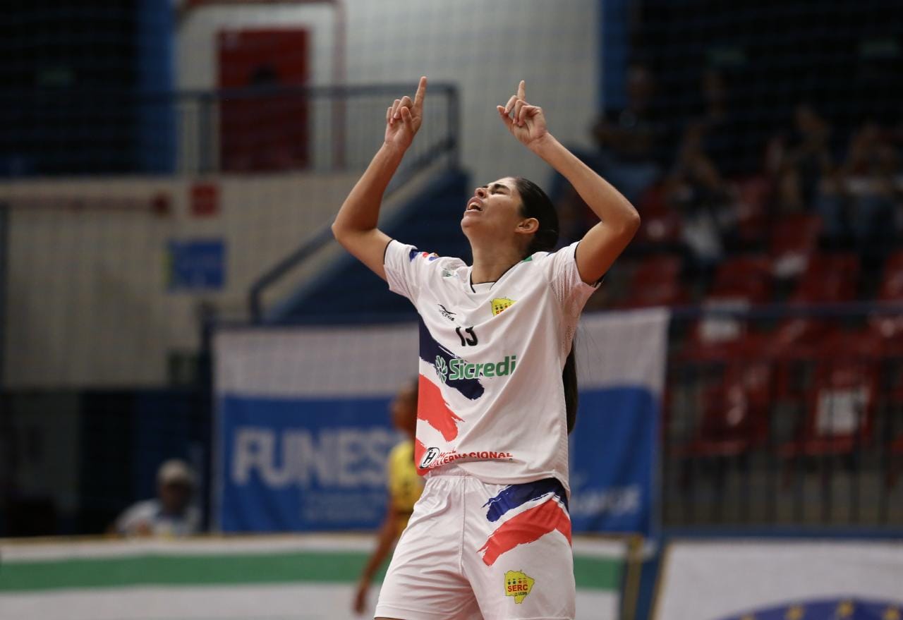 Melhor time de futsal feminino do mundo em 2019 se adéqua à